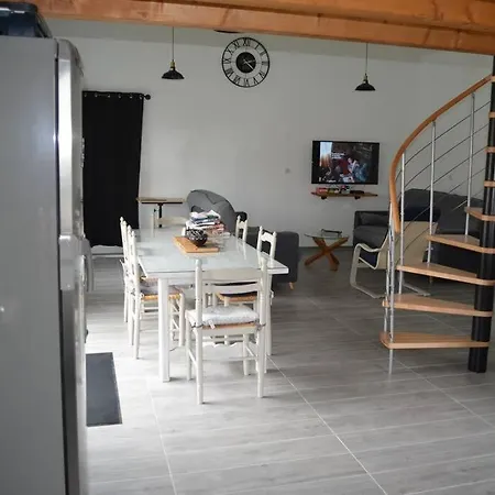 : Grange Entierement Renovee Style Loft. *
